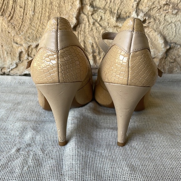 Mary Jane Nude Patent Leather Heels Size 6 1/2 M - Picture 7 of 12